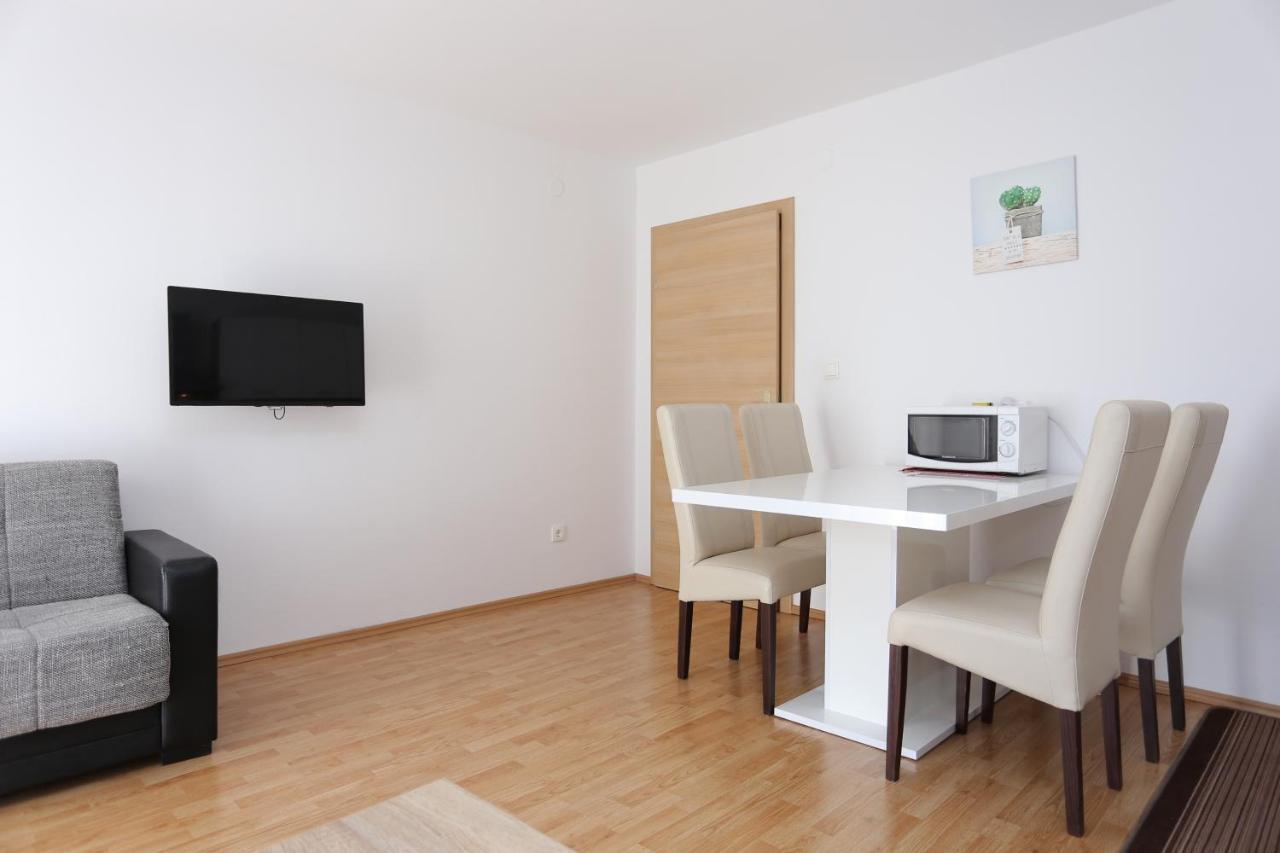 Apartments With A Parking Space Split - 11518 외부 사진